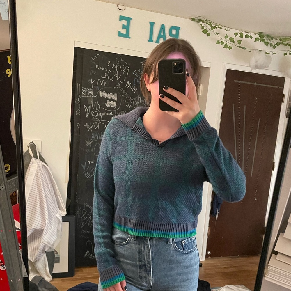 Cropped polo style sweater